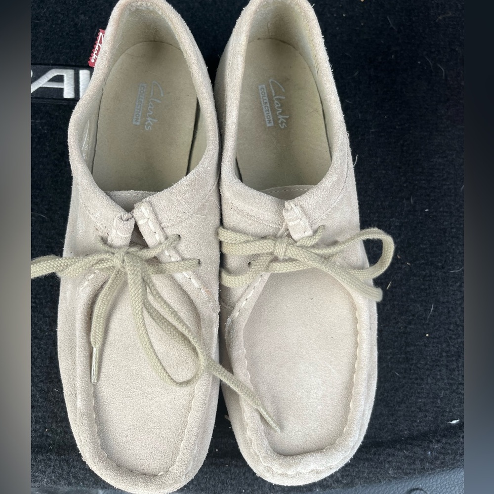 Clark’s Womens Wallabees 8.5